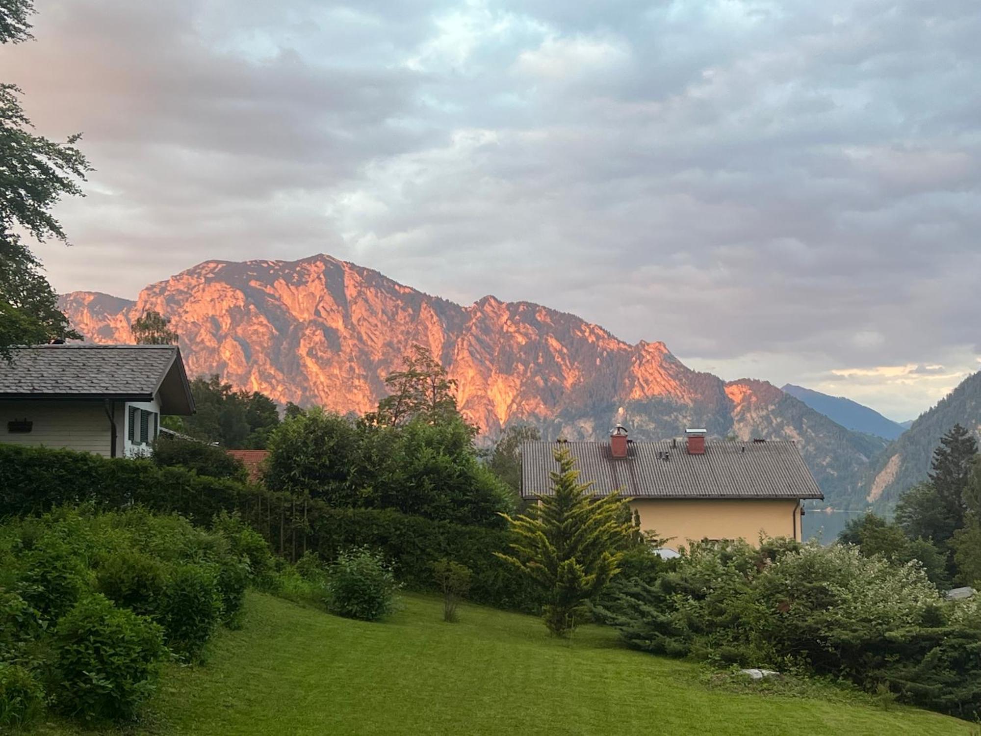 Gemütliche Landhausvilla mit Kamin und Kachelofen Unterach am Attersee Exterior foto