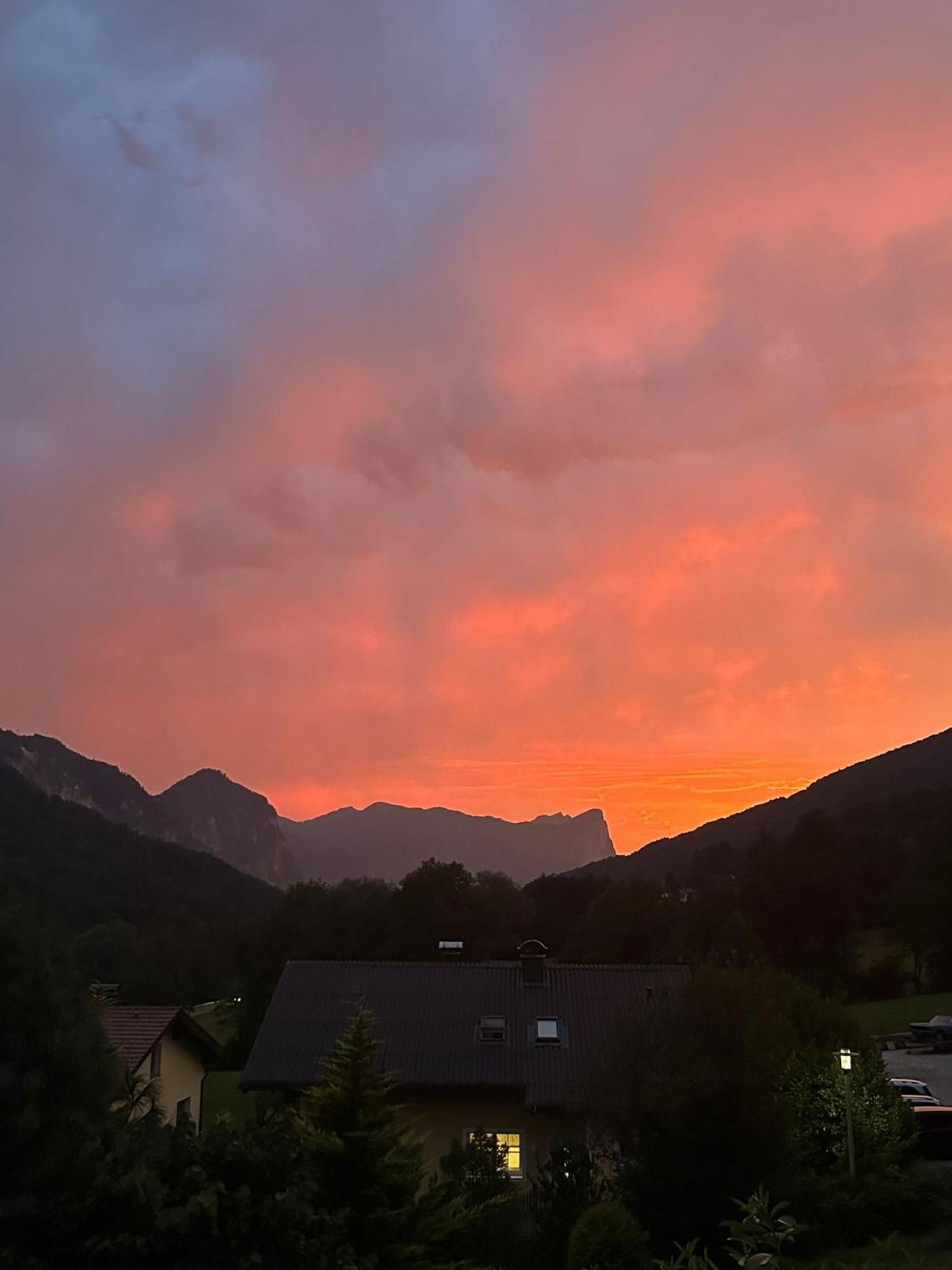 Gemütliche Landhausvilla mit Kamin und Kachelofen Unterach am Attersee Exterior foto